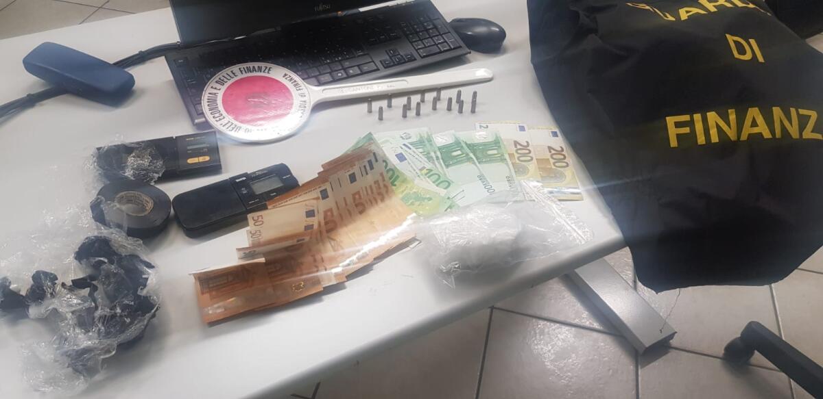 57enne incensurato di Aprilia arrestato dalla Finanza per droga: deteneva 153 grammi di cocaina. - 