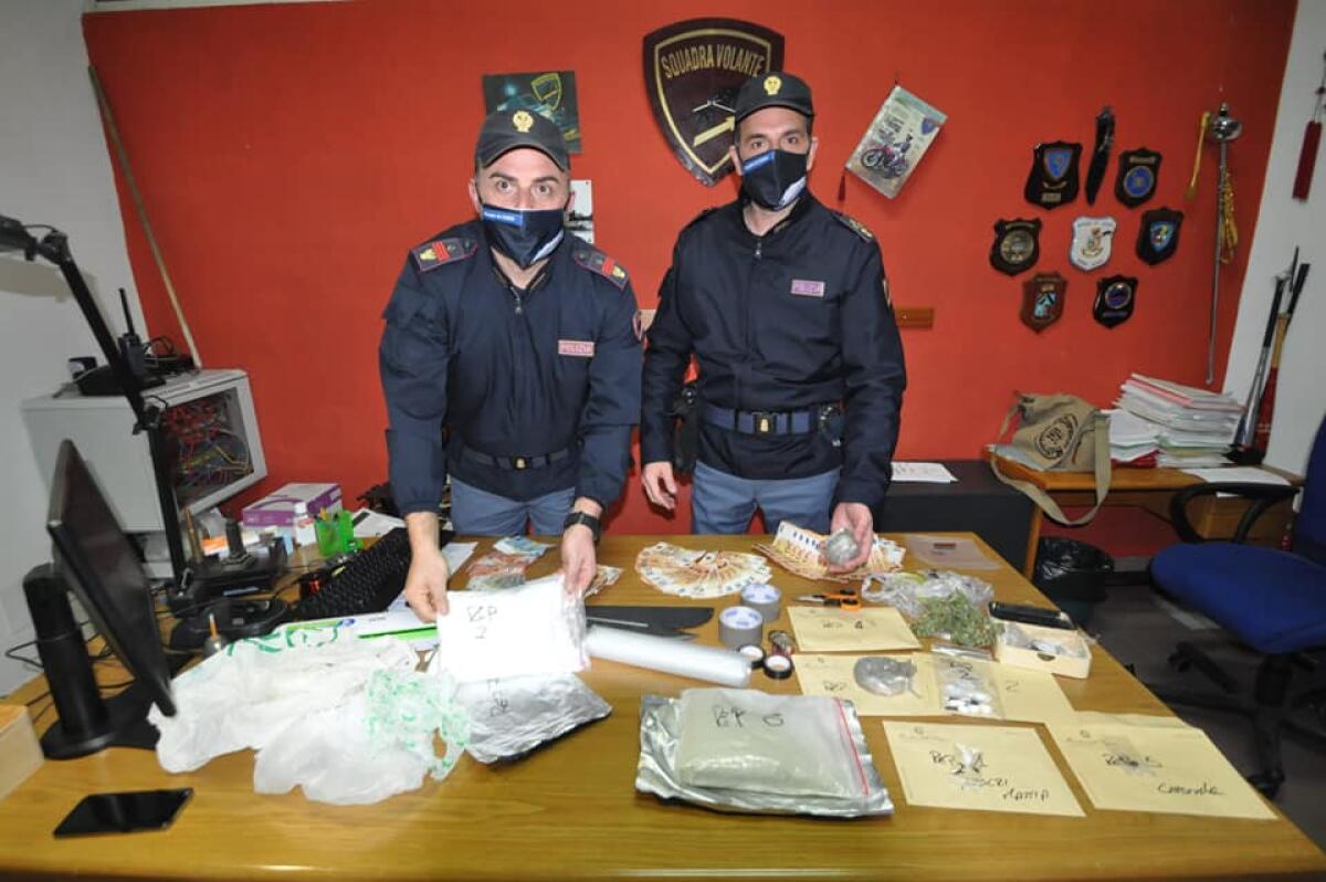 Spaccia in modalità smart working. 27enne incensurato arrestato dalla Volante di Latina. Sotto sequestro un chilo e mezzo di cocaina. - 