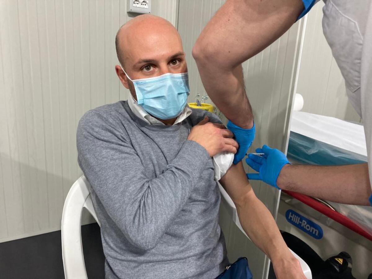 Covid-19: è Fabrizio Turchetta il primo cittadino di Fondi ad aver ricevuto il vaccino - 