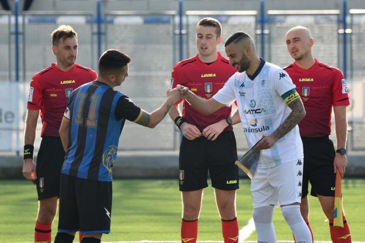 Calcio - Grave infortunio per l'attaccante del Latina Tortolano, stagione finita - 