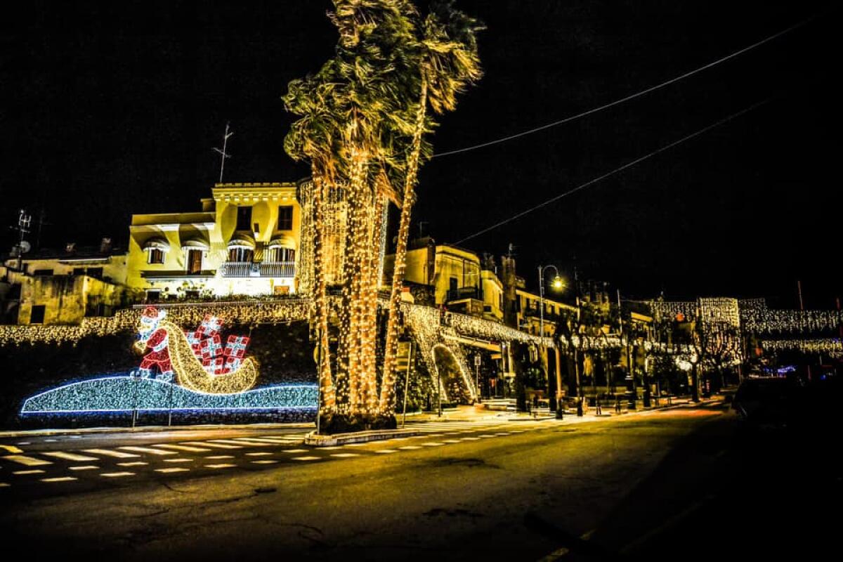 Nettuno si veste a festa, un video mette in mostra le luminarie - 