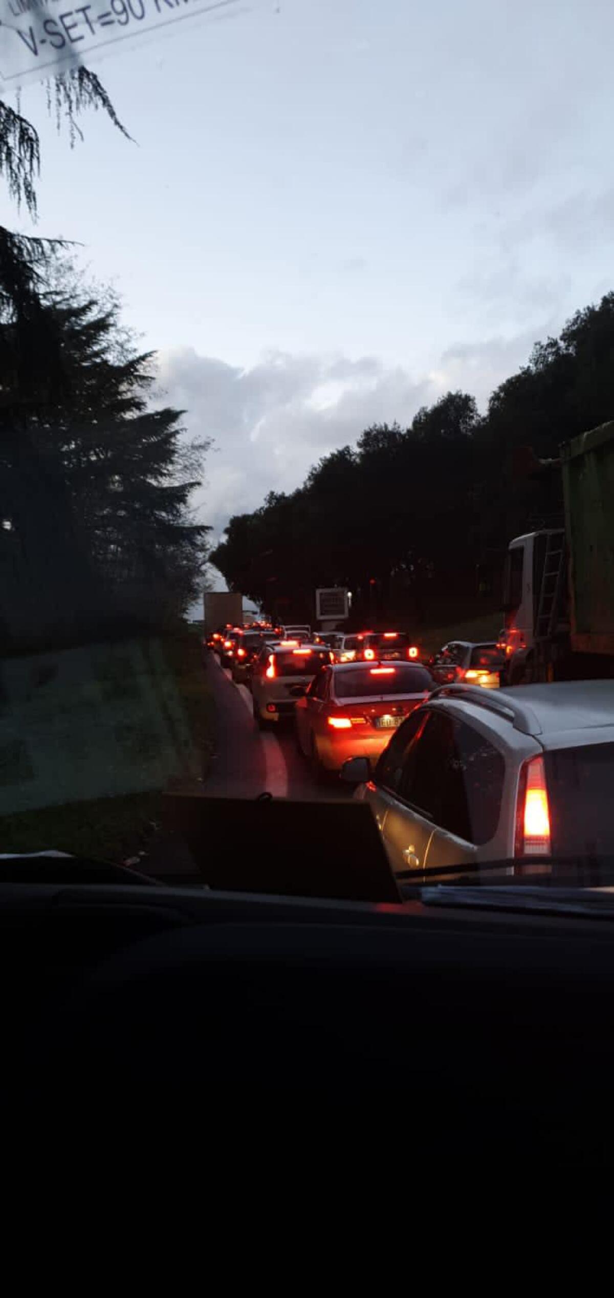 Pontina, incidente a Pomezia: lunghe code verso Roma - 