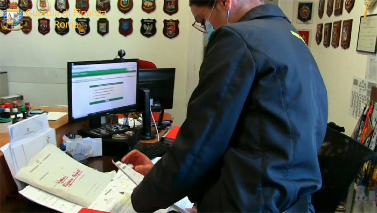 Bancarotta fraudolenta, la Finanza di Velletri sequestra beni per 15 milioni di euro e sottopone ai domiciliari il patron di due note catene di negozi. - 