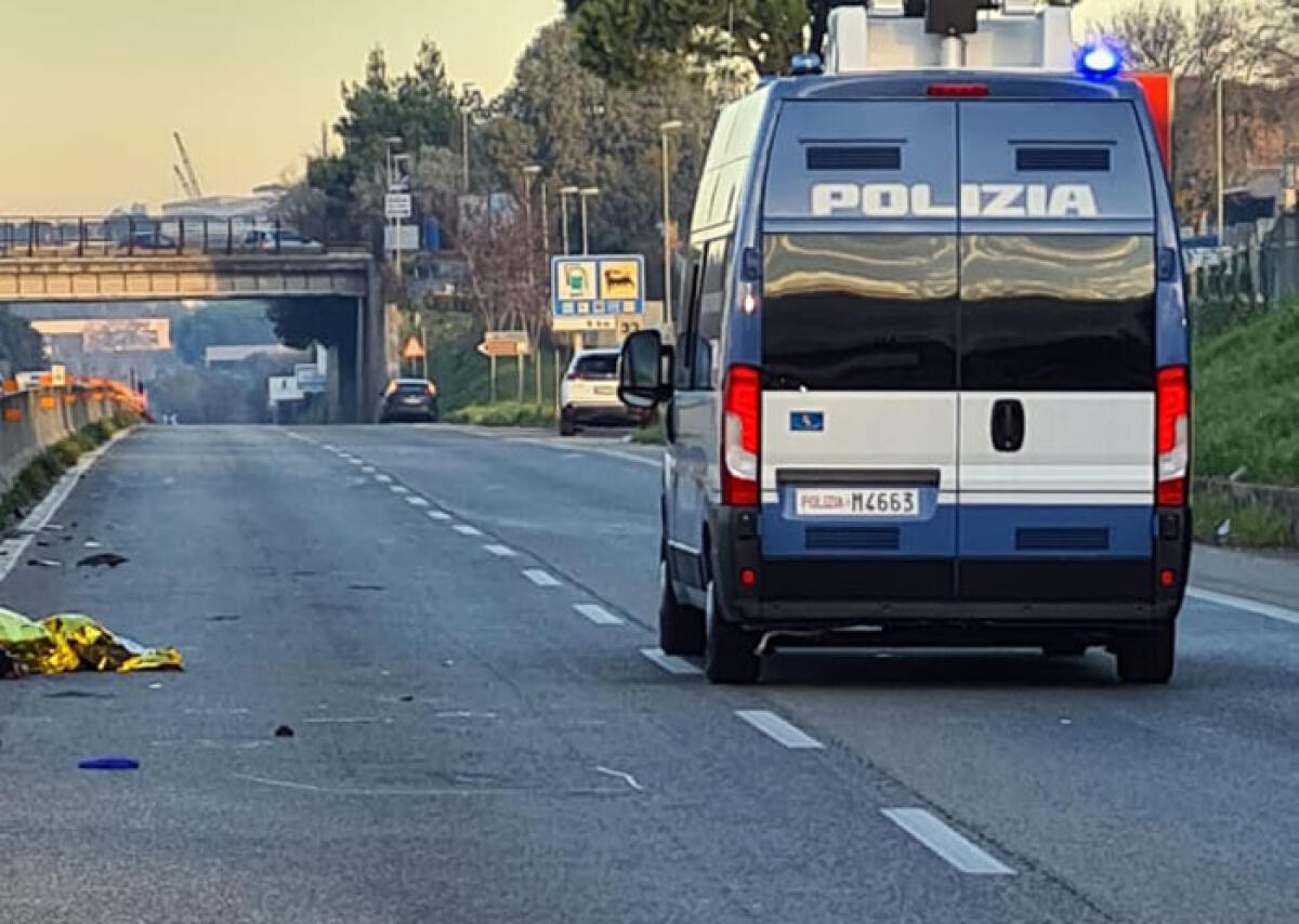 Investito e ucciso da due auto sulla Pontina, all’altezza della Laurentina. La vittima è il 41enne di Cisterna Christian Ricci. - 