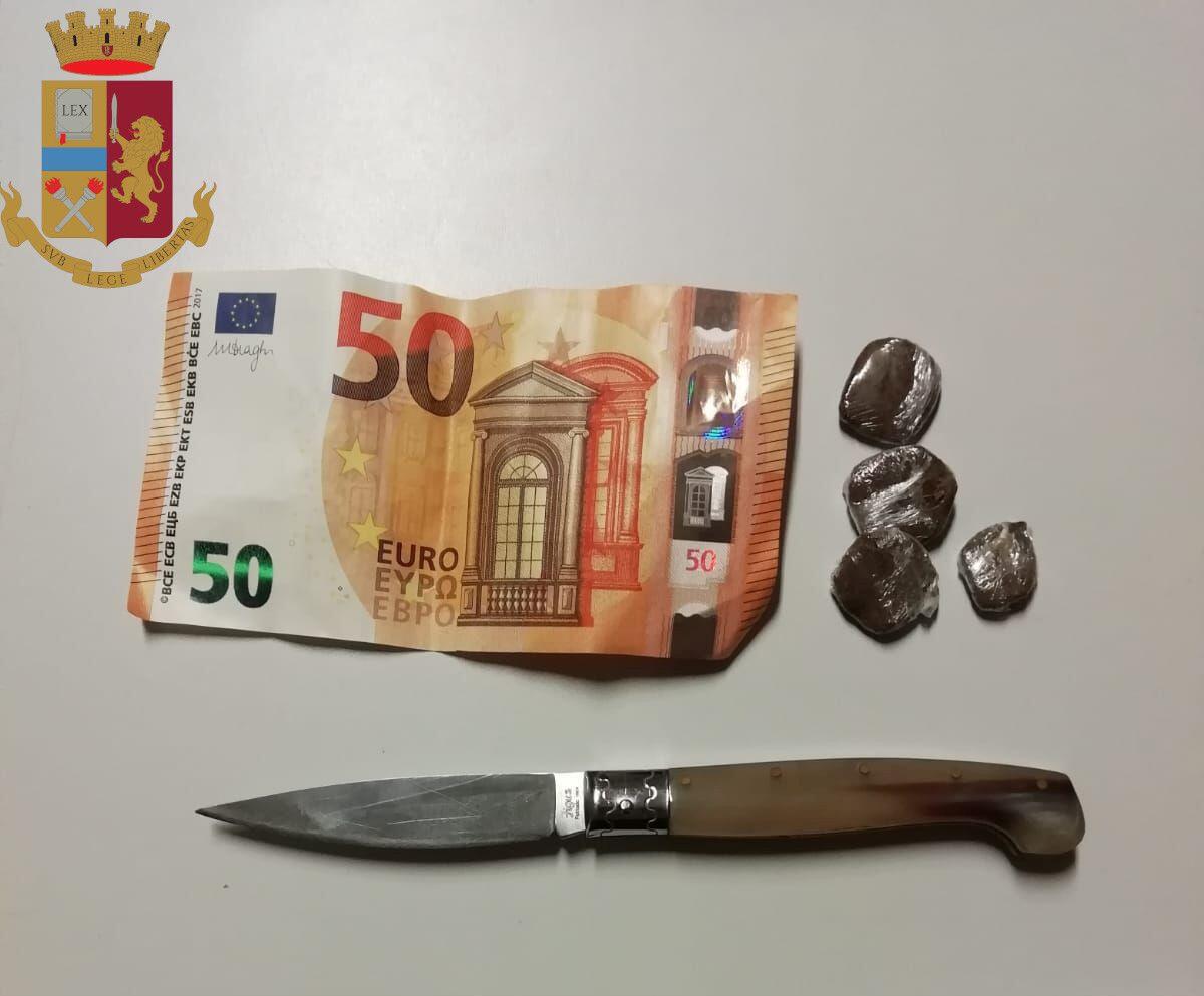 Colto in flagranza mentre spacciava hashish: la Polizia di Velletri arresta un 19enne romano. - 
