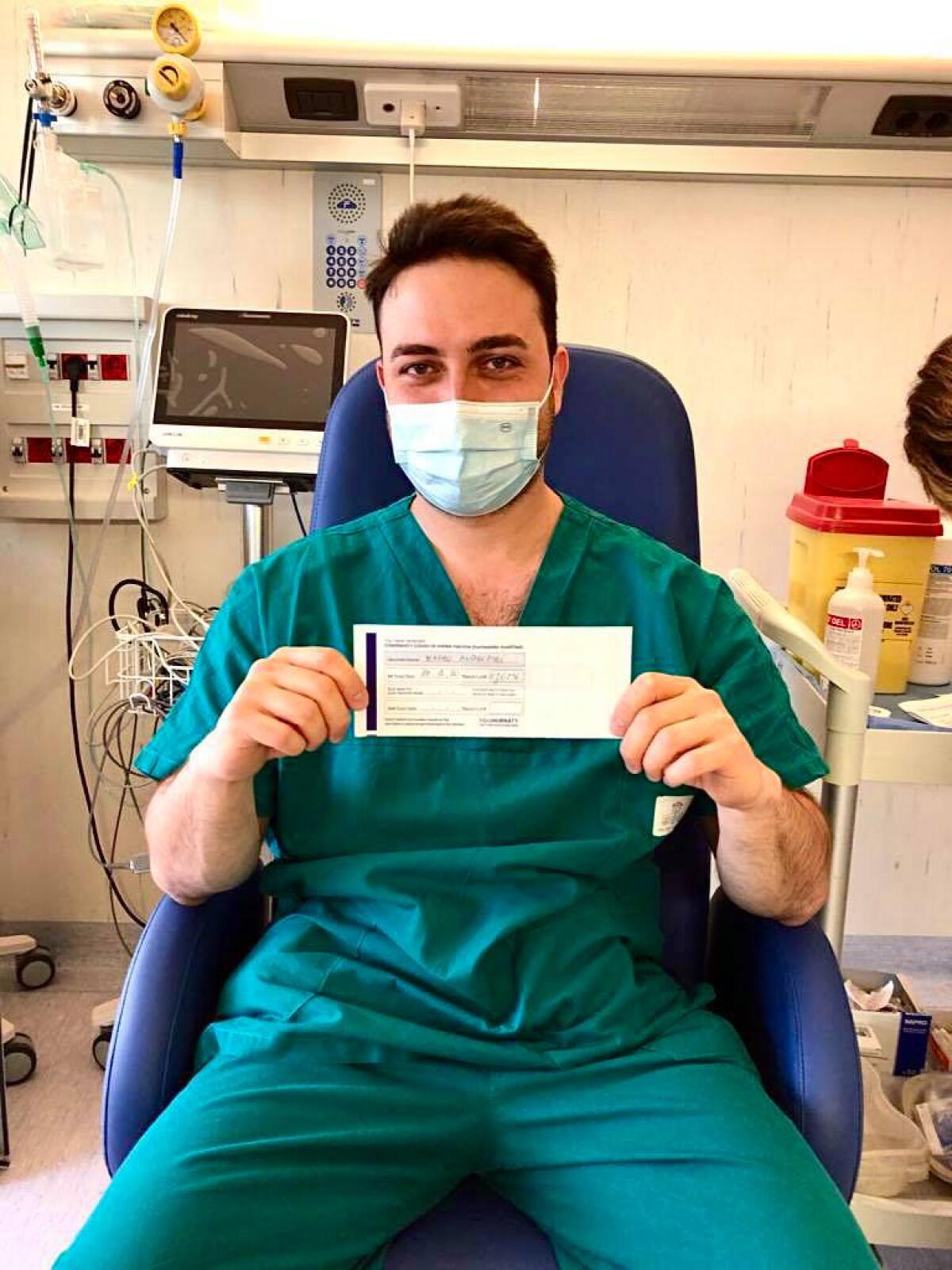 V-Day, anche un infermiere di Aprilia tra i primi a vaccinarsi allo Spallanzani. - 