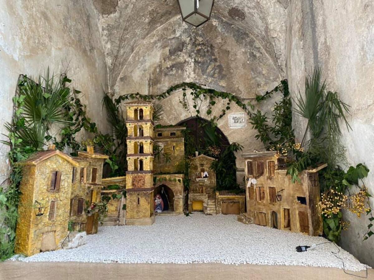 “Natale di luce nel borgo”: a Sermoneta luminarie, presepi e proiezioni nel centro storico - 