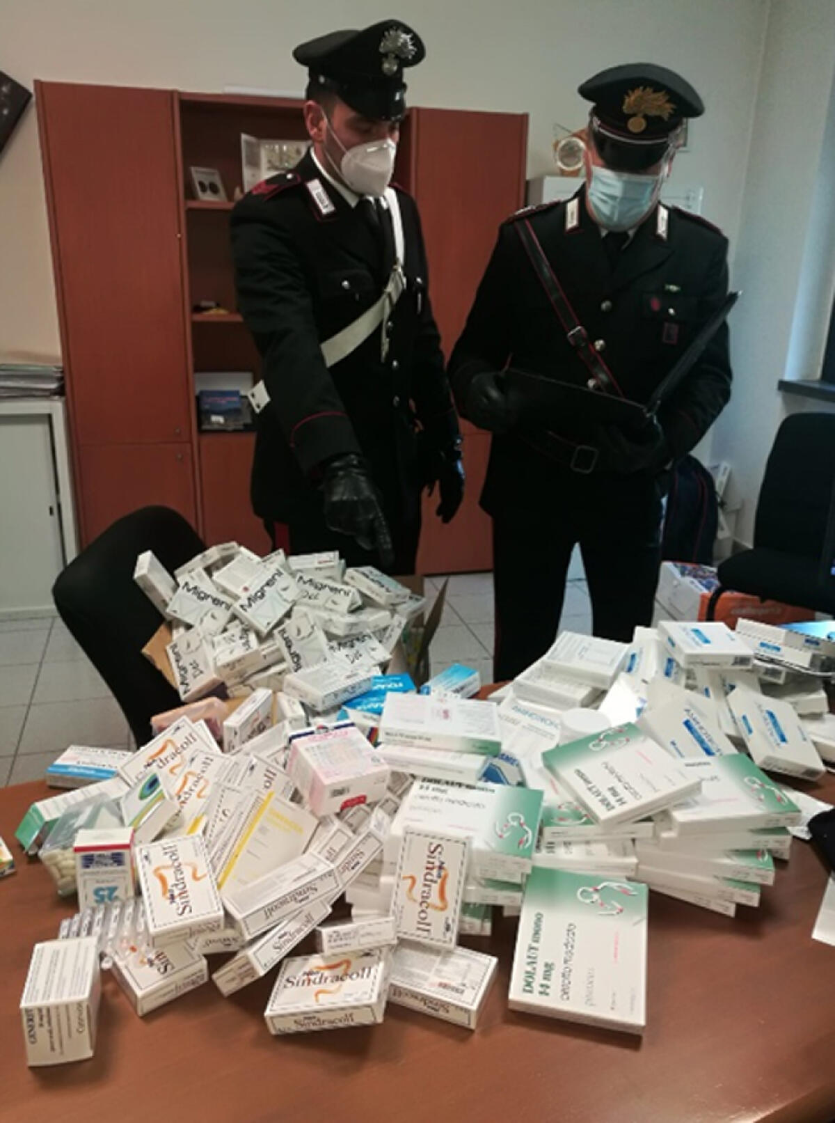 Commercio di farmaci scaduti, i Carabinieri denunciano un informatore scientifico di Scauri. - 