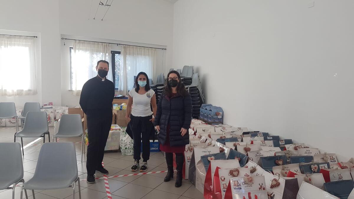 ApriliaEdu e 400 famiglie donano generi alimentari e di prima necessità alla Caritas - 