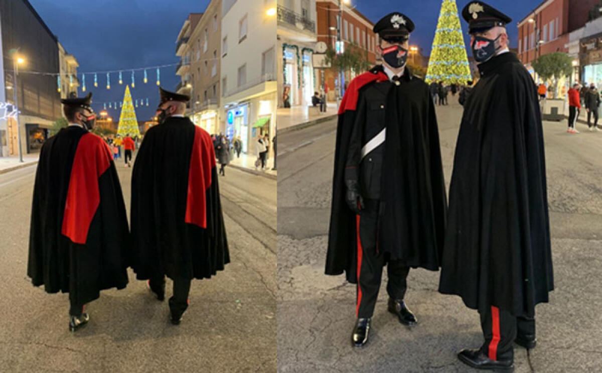 Nei centri abitati di Latina e di Gaeta, per queste feste, Carabinieri in servizio di controllo con la tradizionale mantella. - 