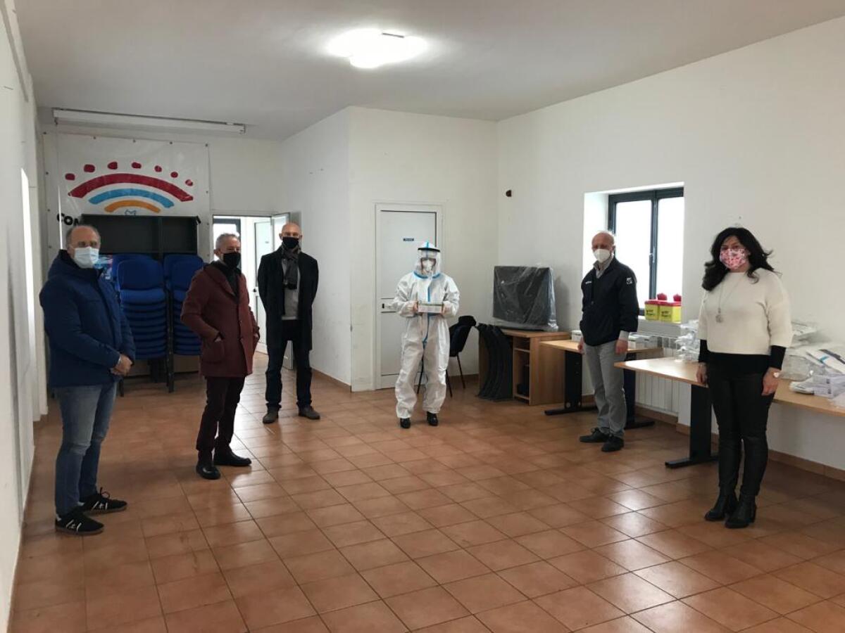 Postazione drive-in per i test antigenici a Sermoneta Scalo - 