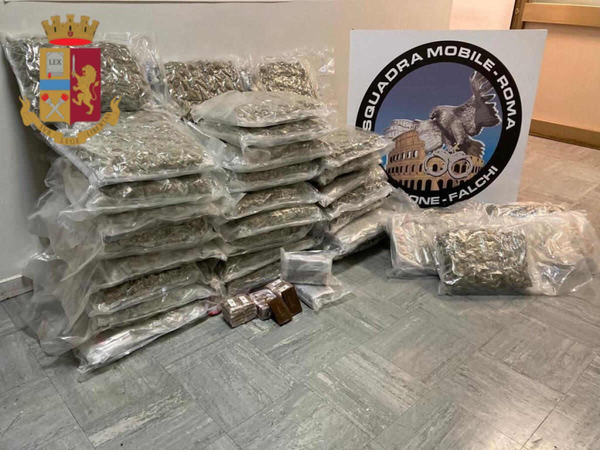 Arrestati dalla Squadra Mobile di Roma 4 italiani e sequestrati oltre 75 chili di marijuana e 7 chili di hashish. - 