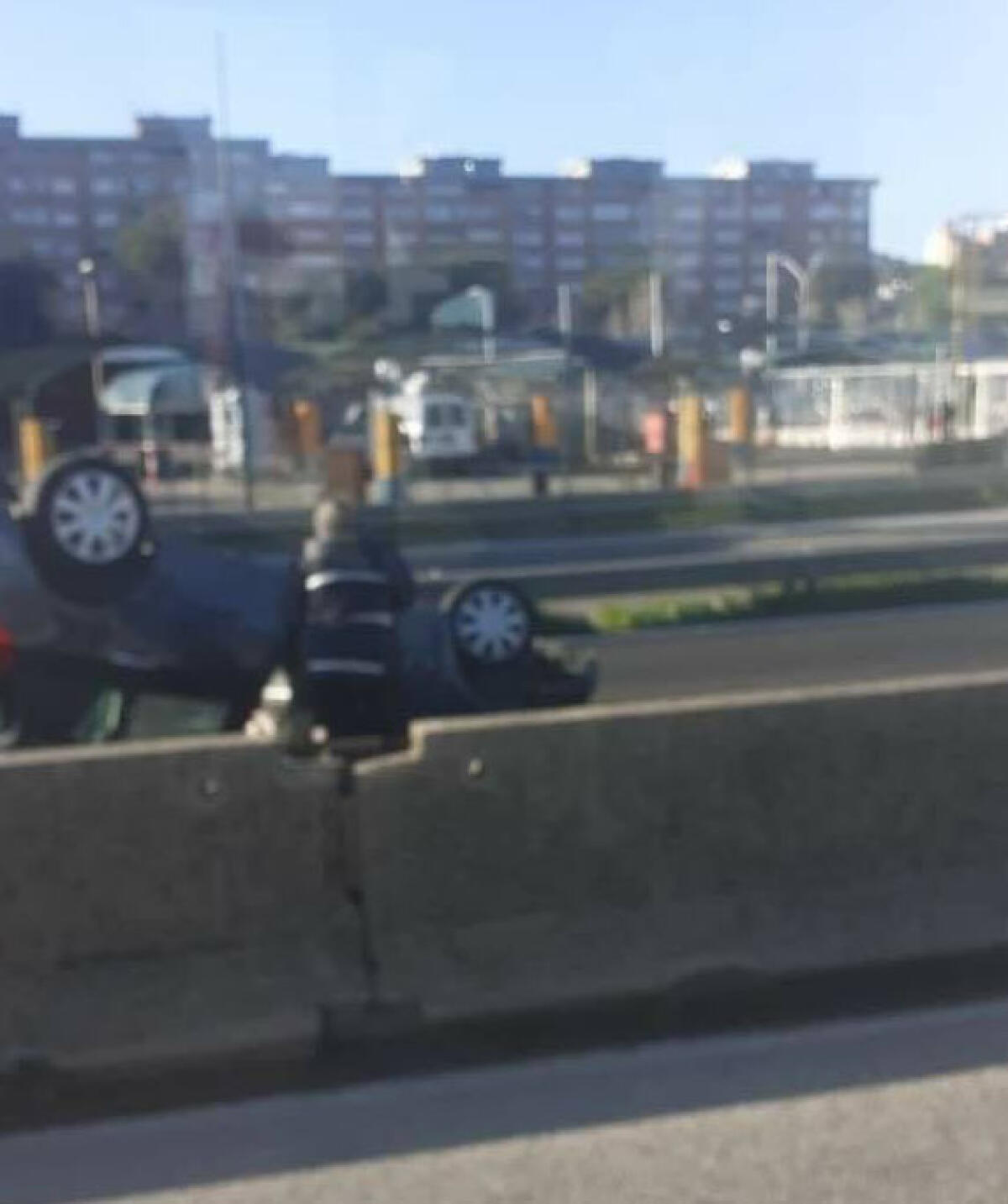 Auto si ribalta sulla Pontina, grave una donna - 