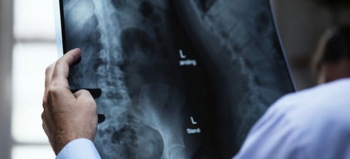 Si spaccia per medico e abusa sessualmente di pazienti minori: la Polizia arresta un tecnico radiologo della Asl di Latina. - 