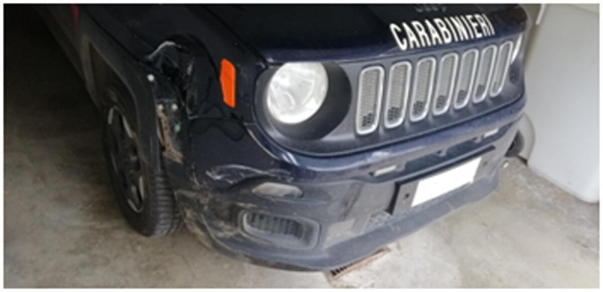 Fugge all'alt dei carabinieri, arrestato dopo l'inseguimento e la colluttazione - 