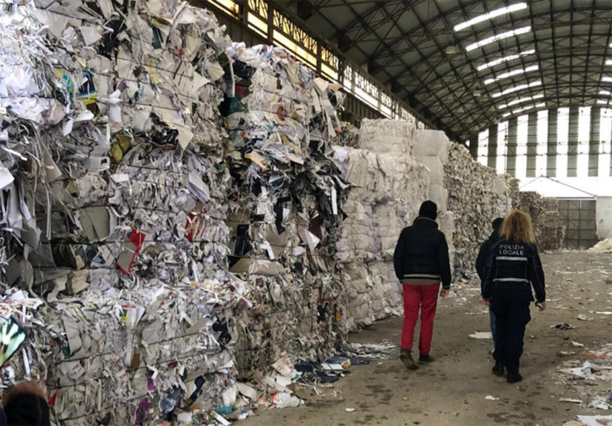 Sequestrati ad Ardea tre capannoni in un’area di stoccaggio carta. Operazione della Polizia Locale. - 