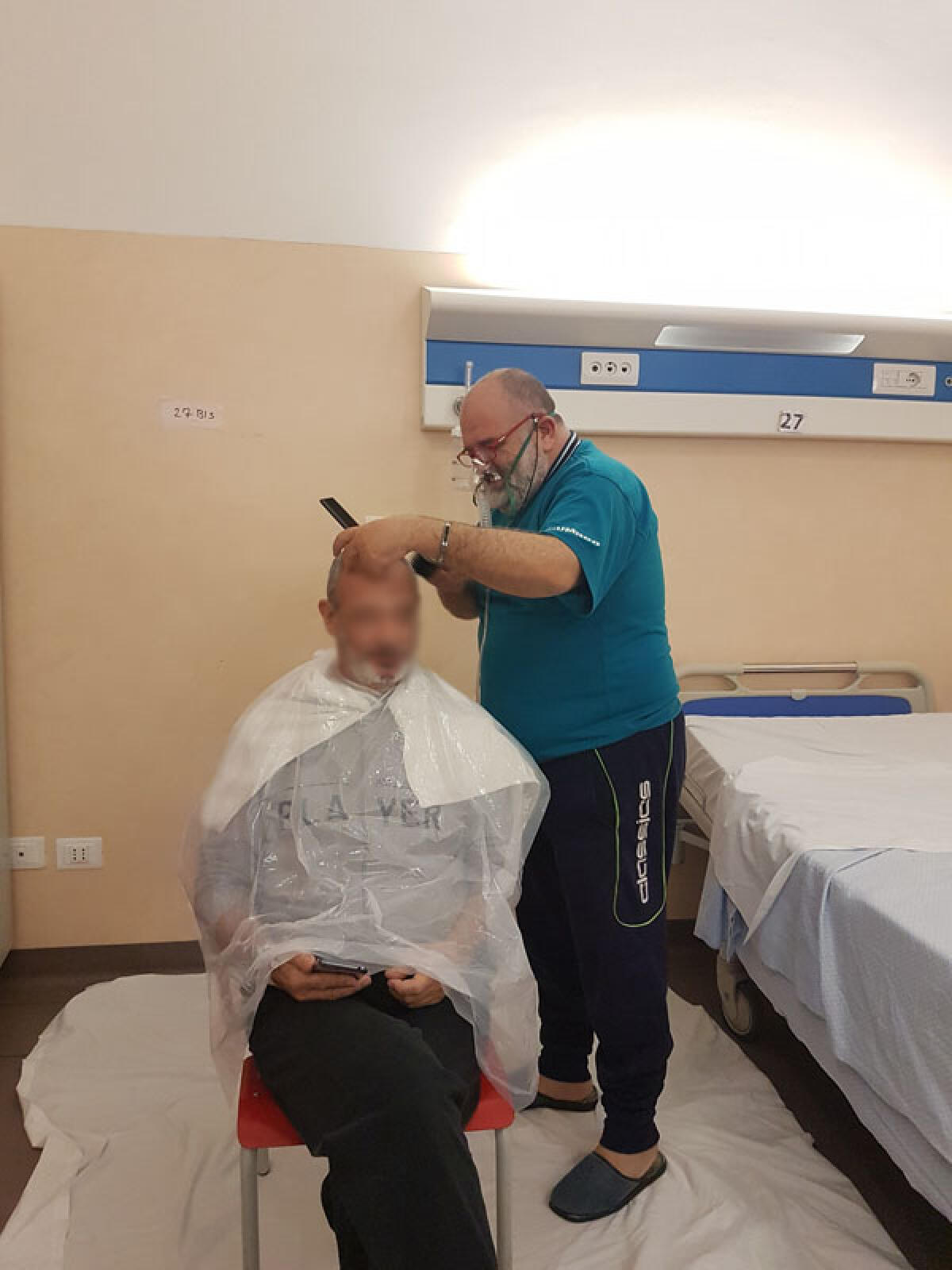 Barbiere di Sezze positivo al Covid, ricoverato al Goretti di Latina, per Capodanno taglia i capelli ai pazienti. - 