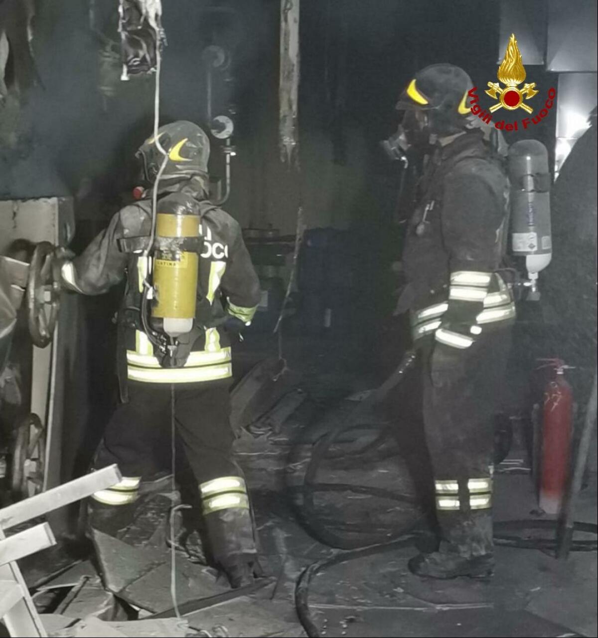 Principio d'incendio all'interno di un’azienda chimica di Latina Scalo. Vigili del Fuoco in azione. - 