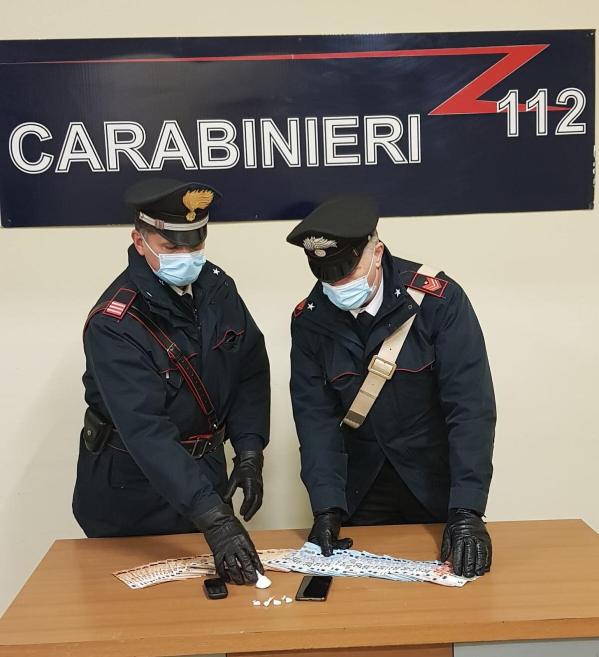 Sorpreso a vendere una dose di cocaina sul lungomare di Torvaianica: 32enne arrestato dai Carabinieri di Pomezia. - 