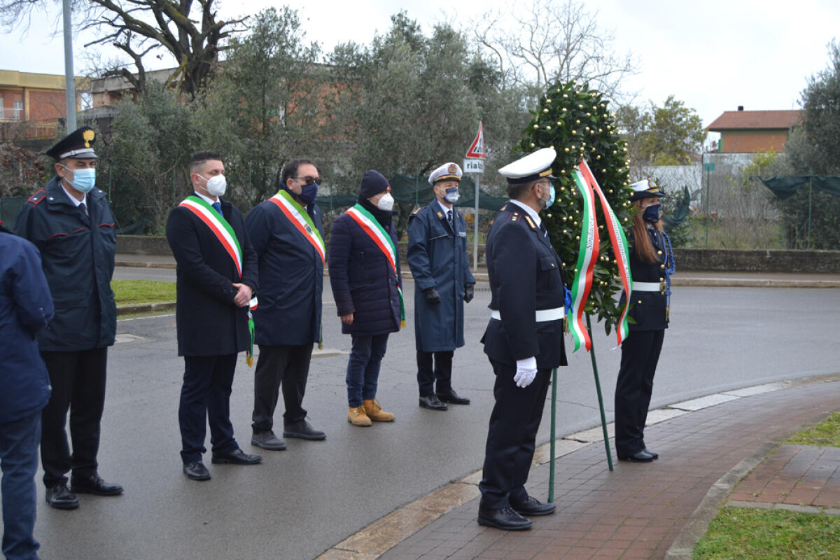 Aprilia - Sbarco Alleato, deposte 3 corone di fiori. Il sindaco: "Il silenzio, grande protagonista di questa commemorazione" - 
