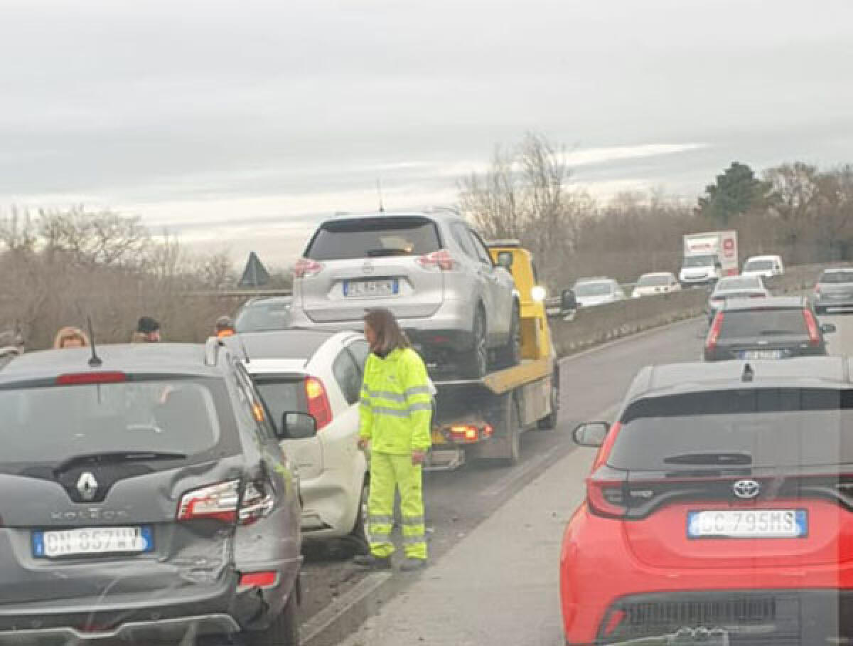 Rimosso l’incidente sulla Pontina, tra Castel Romano e  Castel di Decima: per 3 ore disagi in direzione di Roma. - 