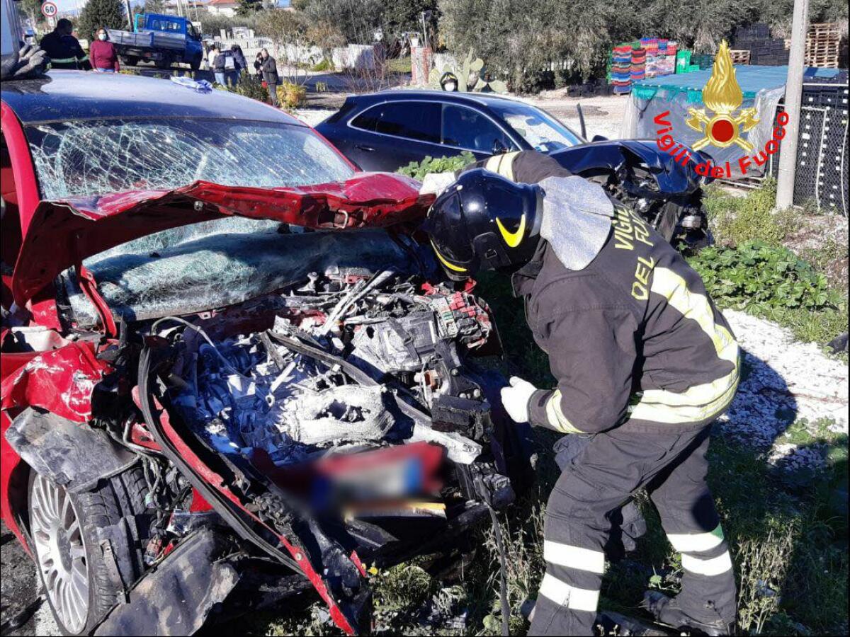 Schianto sull'Appia a Latina, ferita una donna FOTO - 