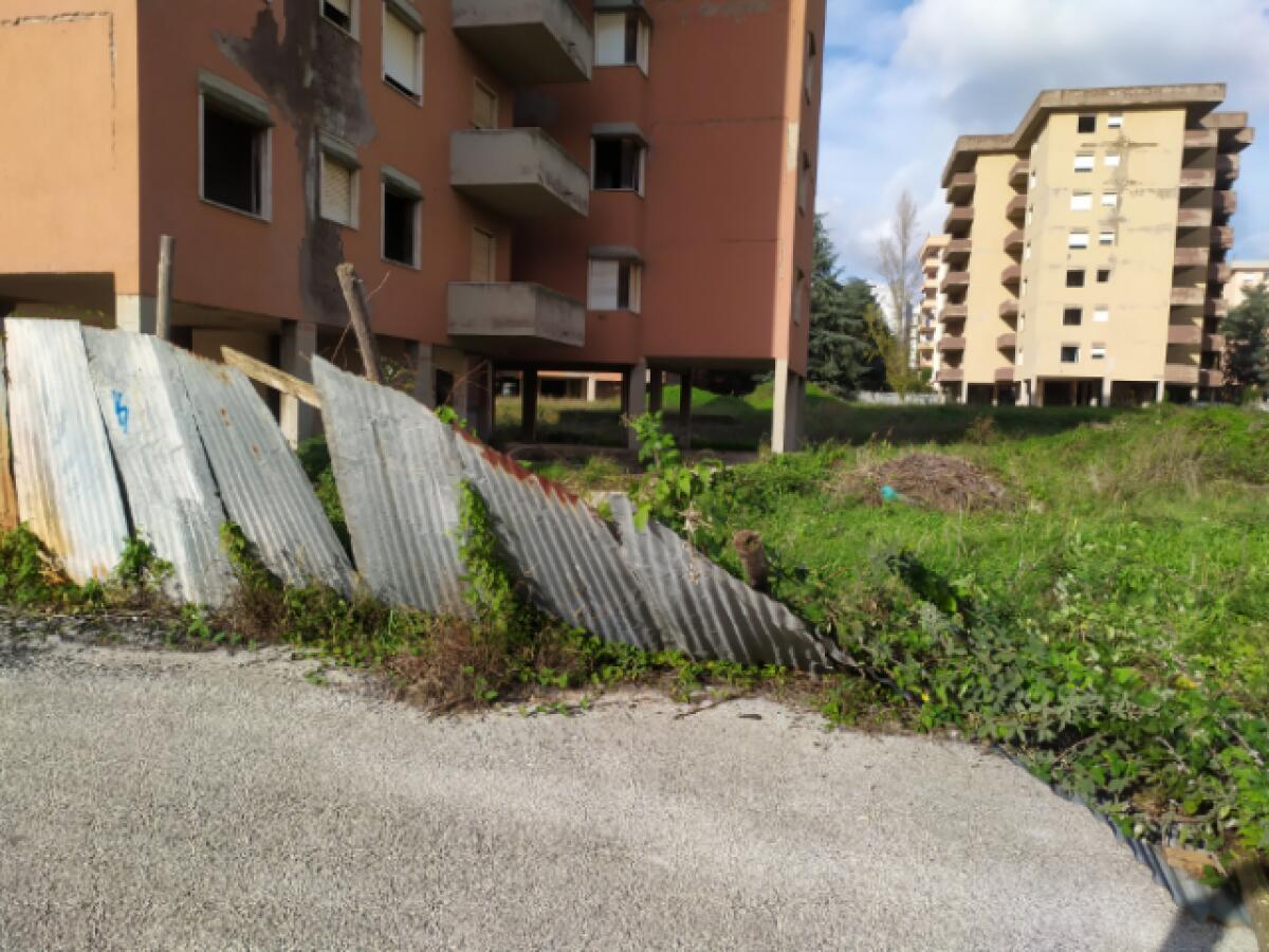 I nuovi proprietari avviano i lavori di riqualificazione alle palazzine della Ex Canebi, ad Aprilia. - 