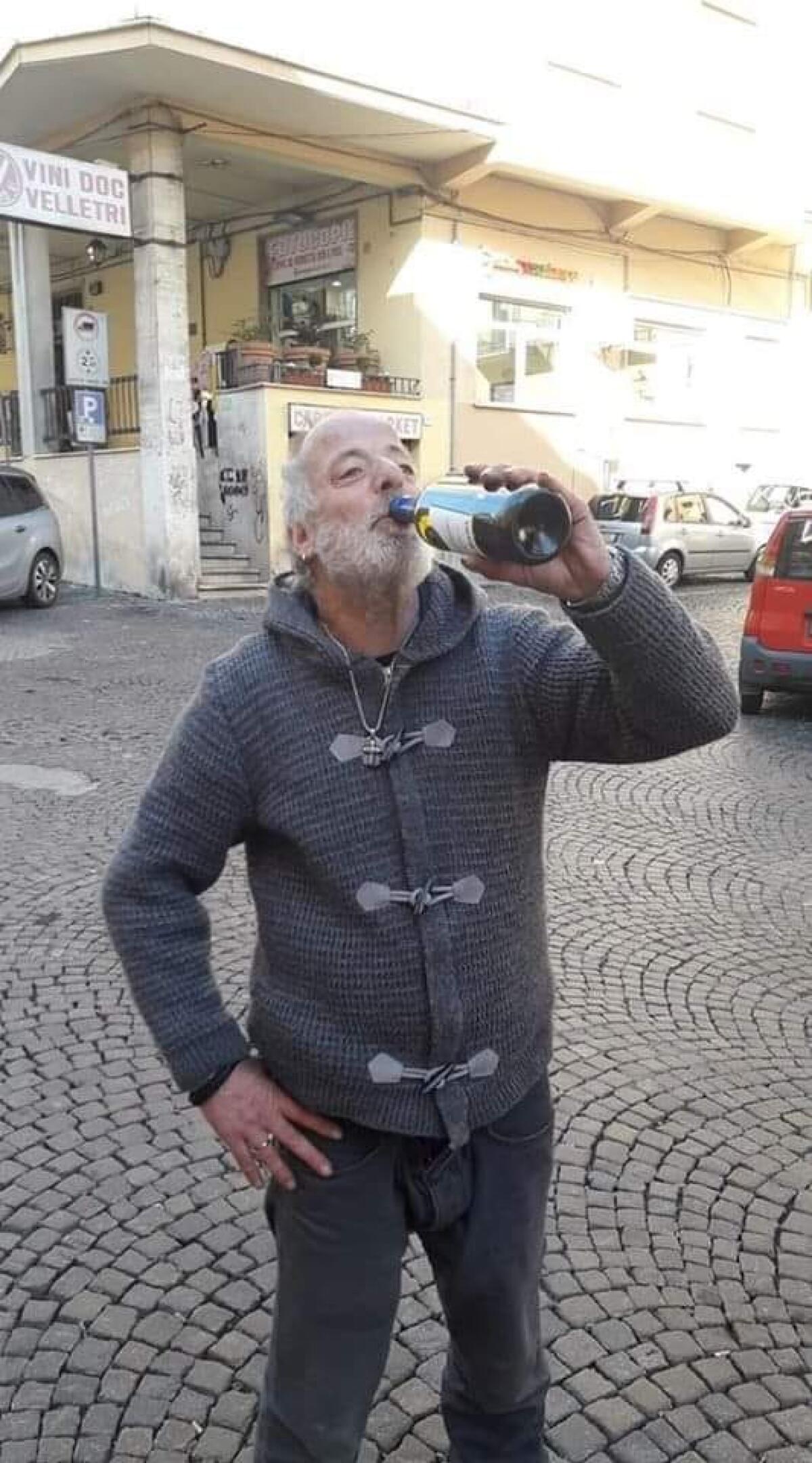 Investito da un’auto pirata e lasciato morire a terra senza soccorsi: Velletri piange la morte di Roberto Tesseri, detto “O’ Bocco”. - 