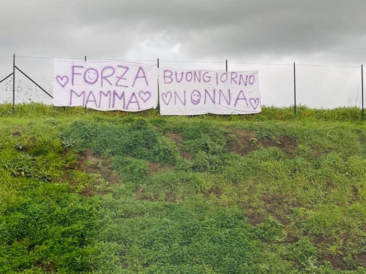All'Ospedale dei Castelli un altro striscione per una paziente: "Forza mamma!" - 