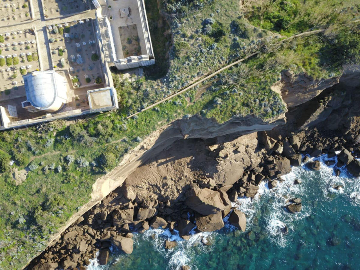 "A Ventotene sta franando il cimitero dove riposa Altiero Spinelli" - 