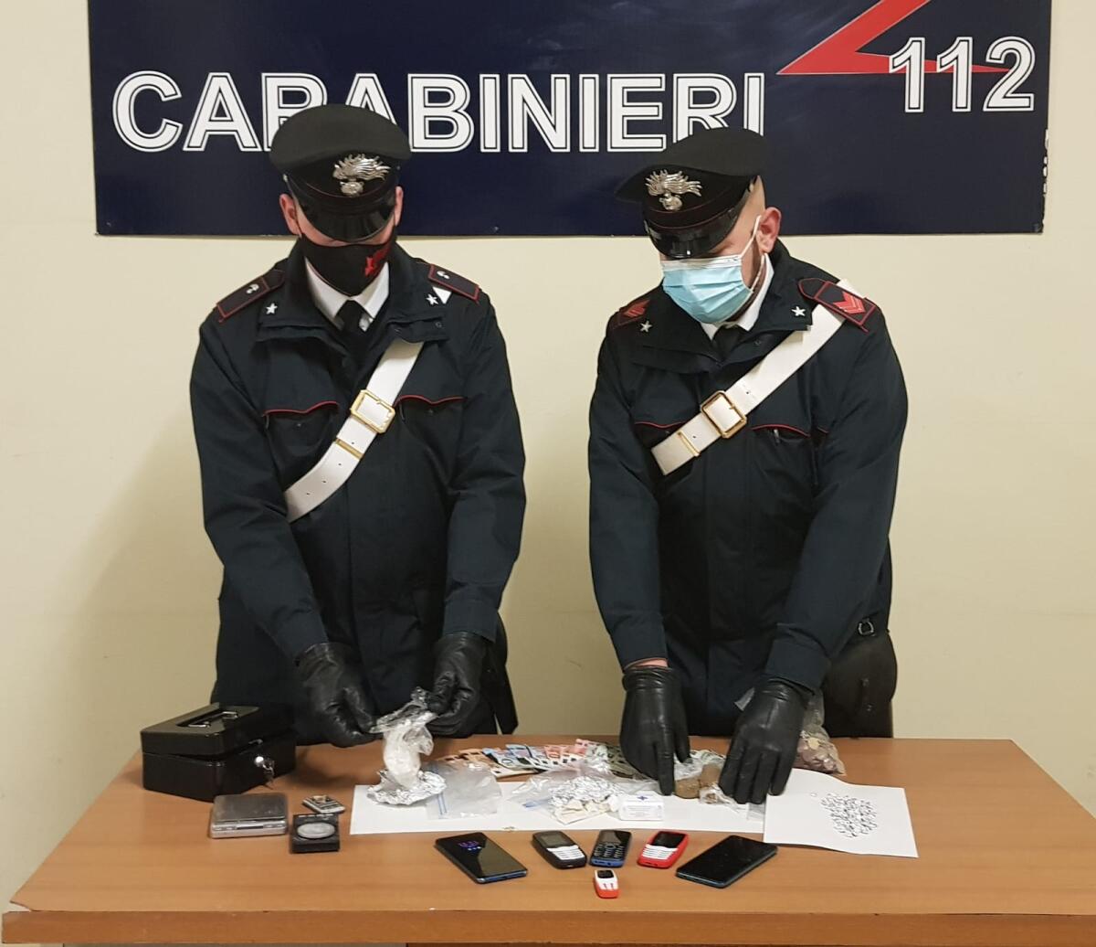 158 dosi di droga nascoste in casa, pusher arrestata a Pomezia - 