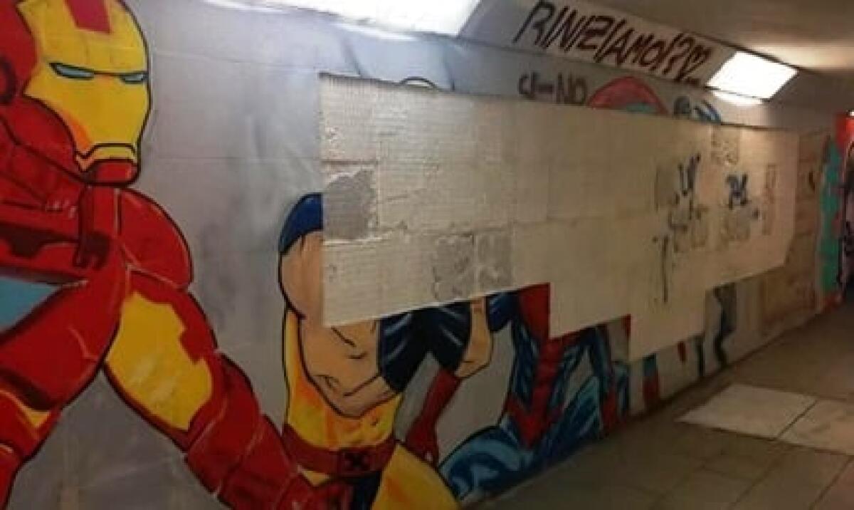 Albano, portate via le mattonelle del murales dei Supereroi, il sindaco: "Atto vile e incivile" - 