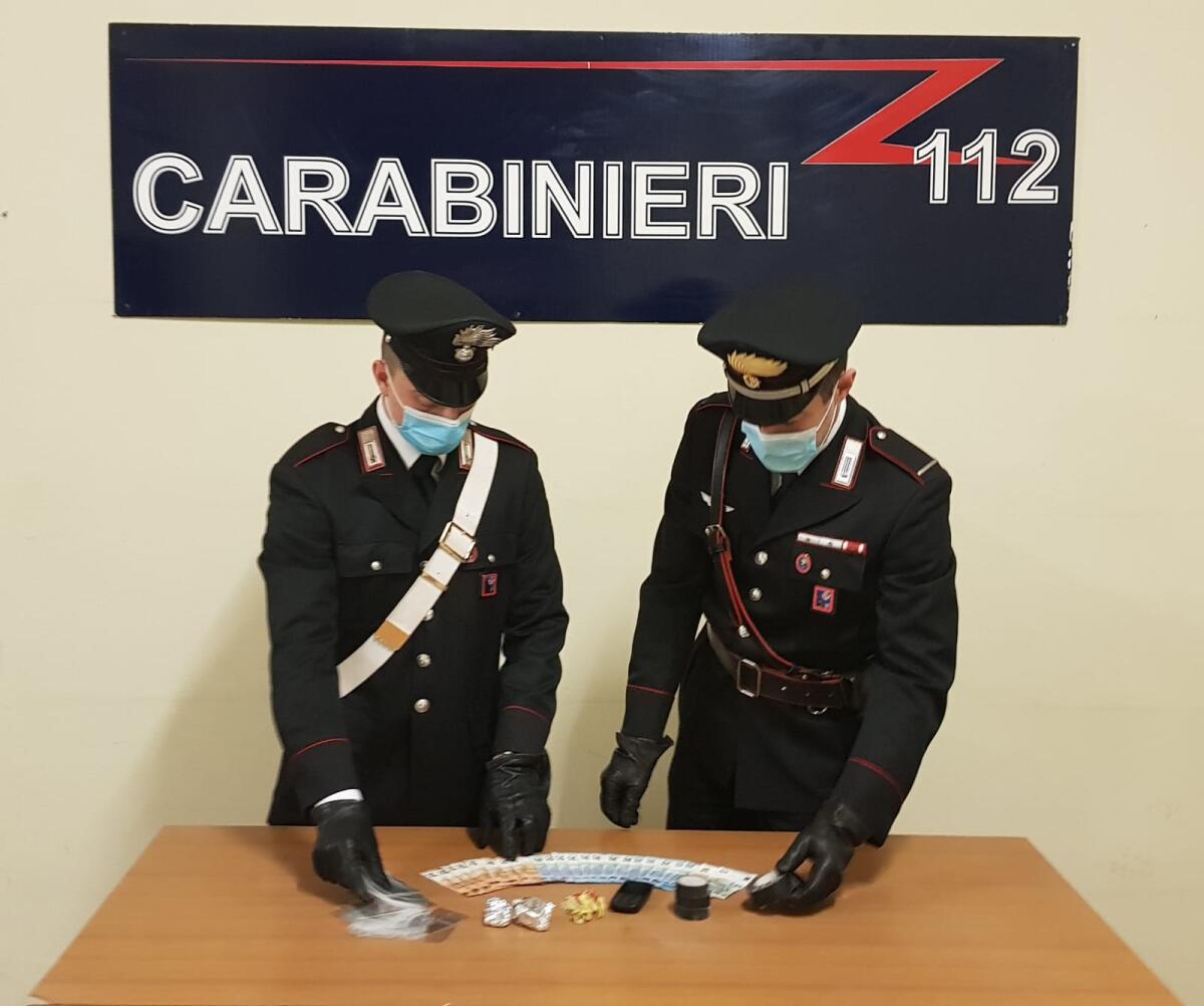 35enne pusher sorpreso a cedere cocaina sul litorale di  Torvaianica: arrestato dai Carabinieri. - 