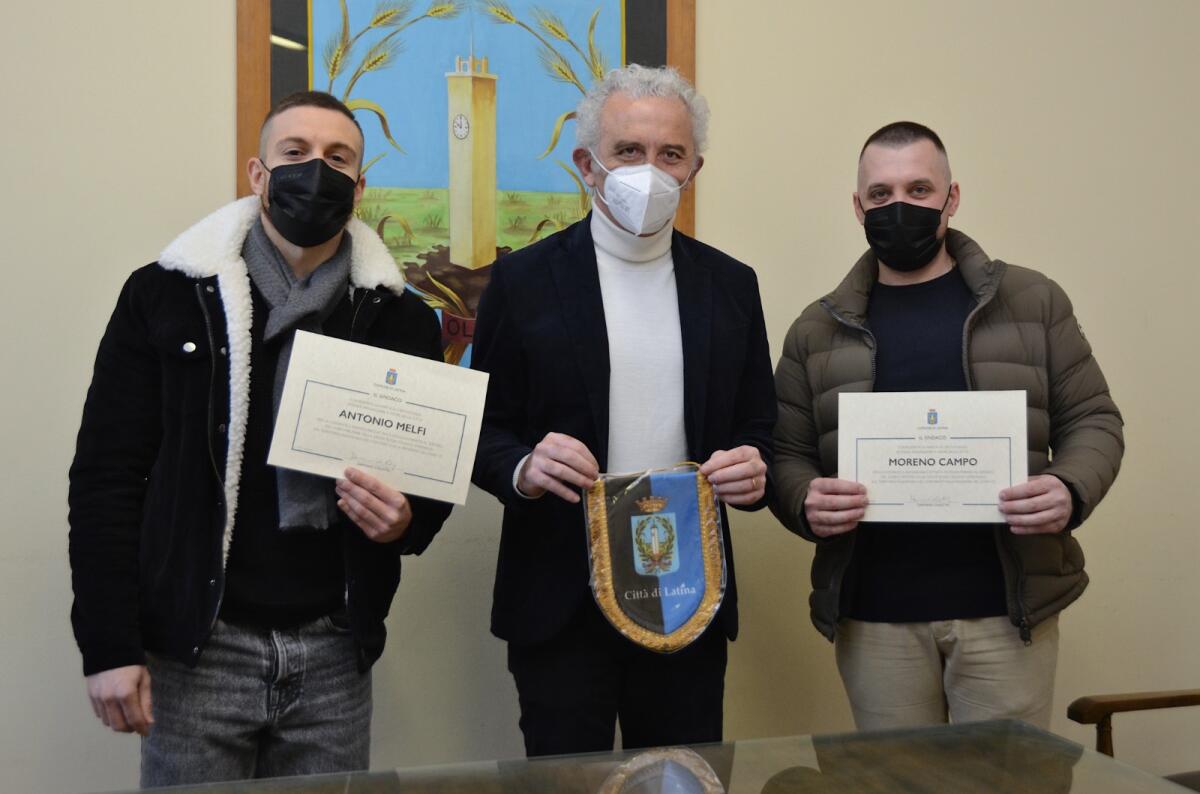 Covid19, il sindaco di Latina premia due infermieri militari in prima fila contro il virus - 