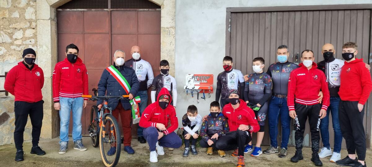 Donata alla cittadina di Prossedi una cassetta degli attrezzi per i ciclisti in difficoltà. - 