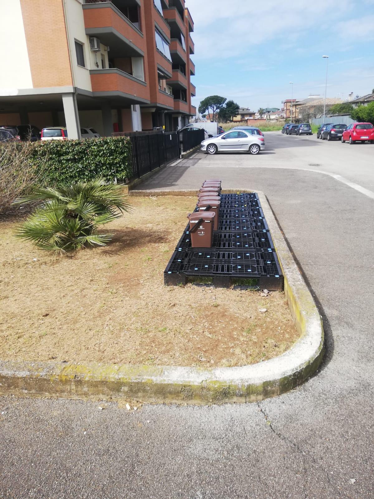 Latina, critiche sul porta a porta: “Un sistema superato e confusionario, con bidoni sporchi e collocati arbitrariamente” - 