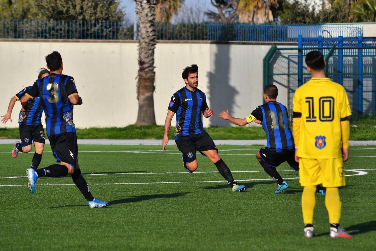 Calcio - Serie D - Il Latina sempre più in vetta: battuto Giugliano - 