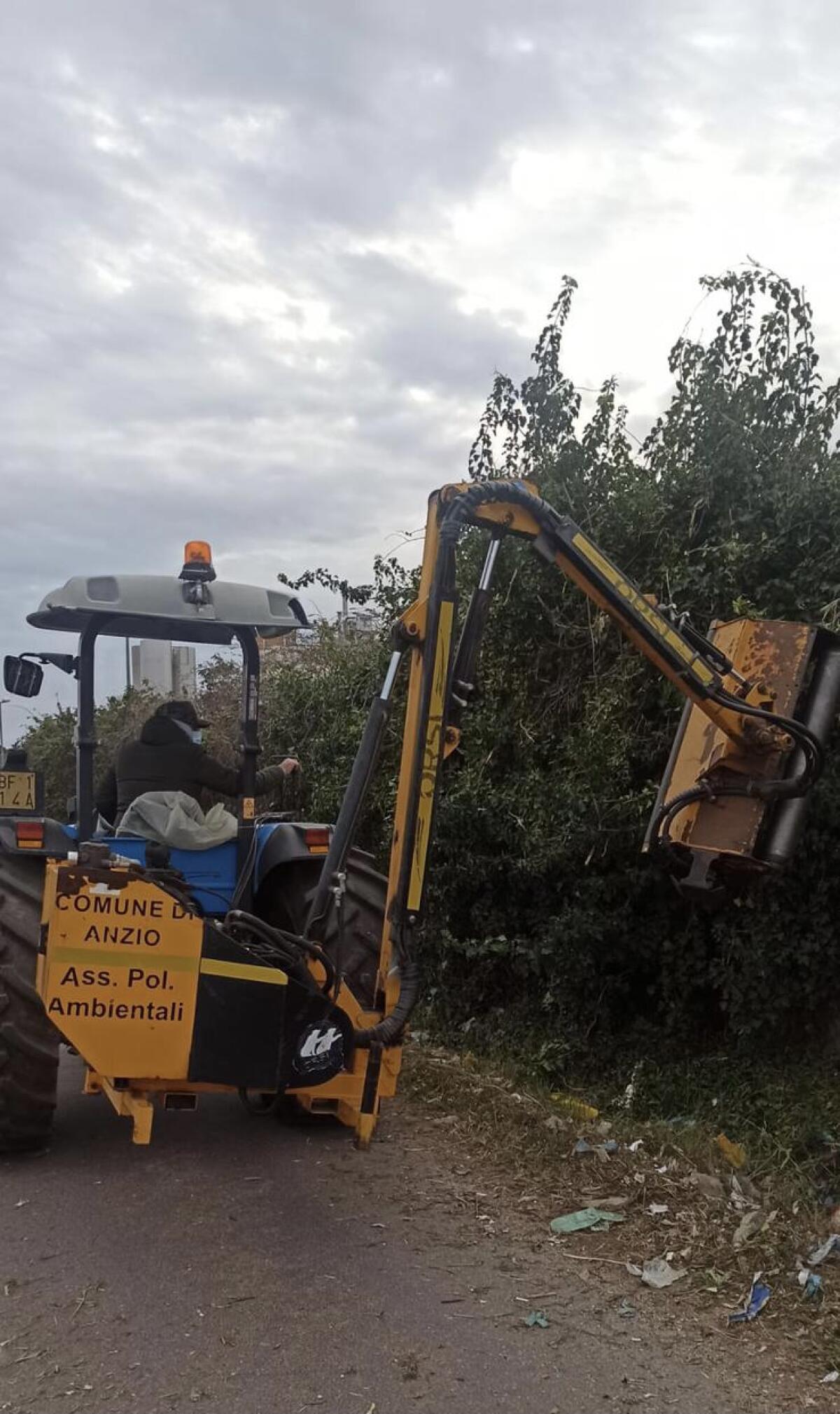 Proseguono le bonifiche straordinarie sul territorio comunale di Anzio - 