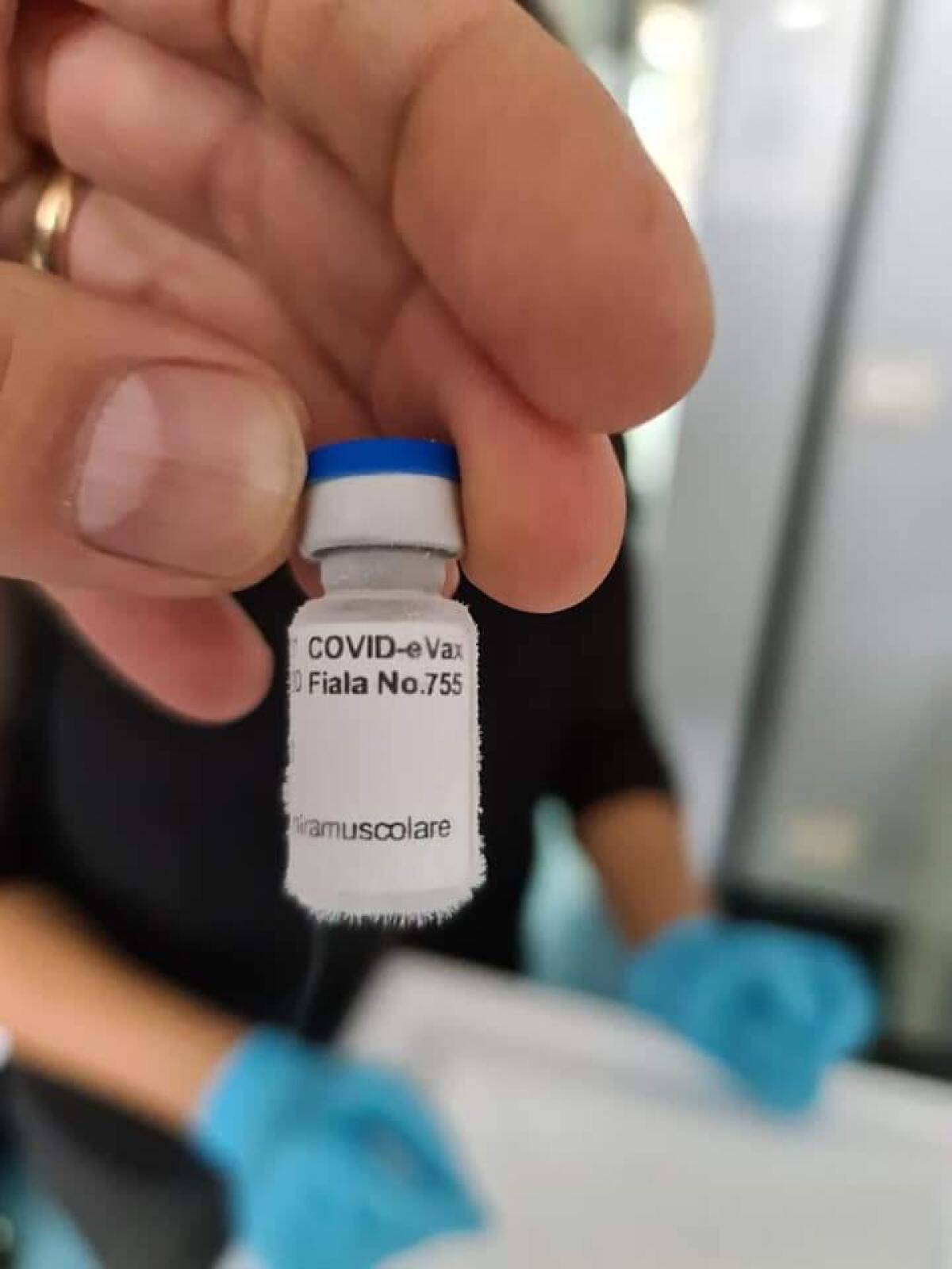 Vaccino Takis di Castel Romano, vaccinato il primo volontario - 