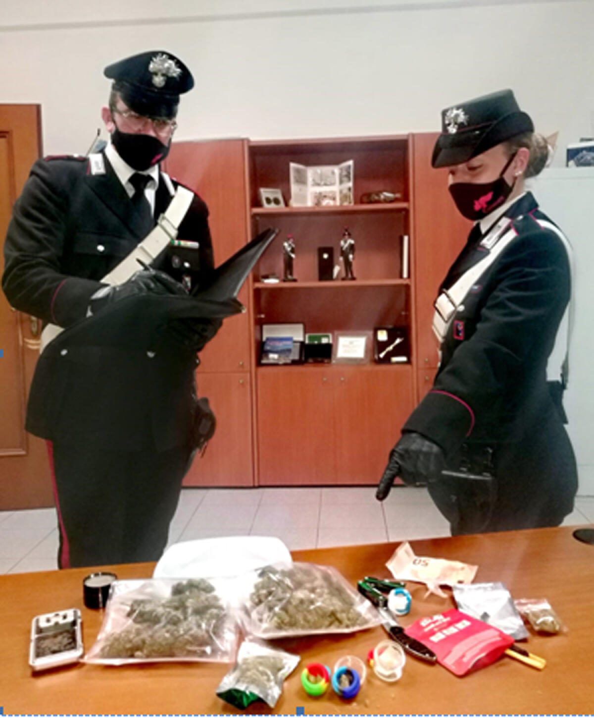 Sud pontino, 18enne in arresto per droga: sequestrate dosi di marijuana, hashish e budder - 