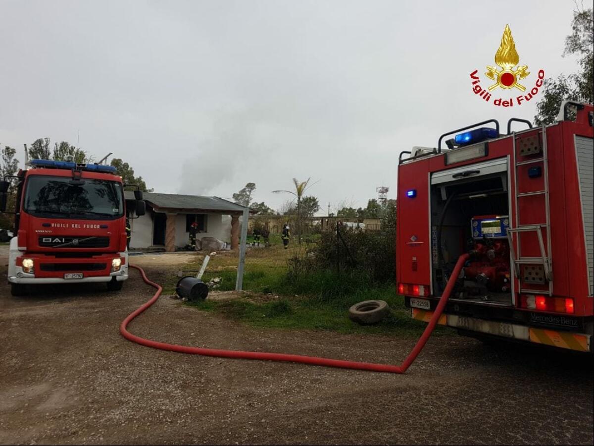 Fiamme in un appartamento nel quartiere Selciatella, ad Aprilia. Abitazione dichiarata inagibile. - 