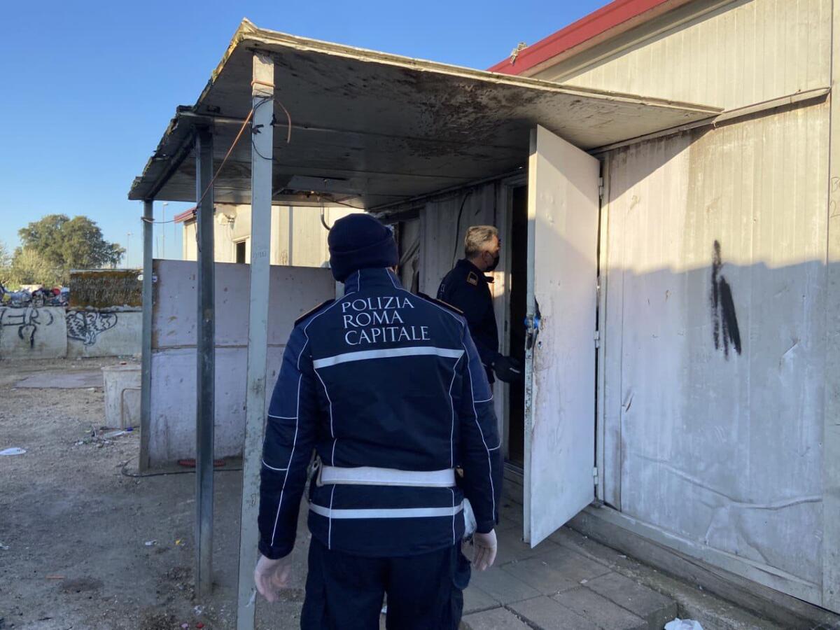 Avviato lo sgombero dell’Area F del campo rom di Castel Romano. Il Sindaco di Pomezia: “un passo avanti per superare tante criticità” VIDEO - 