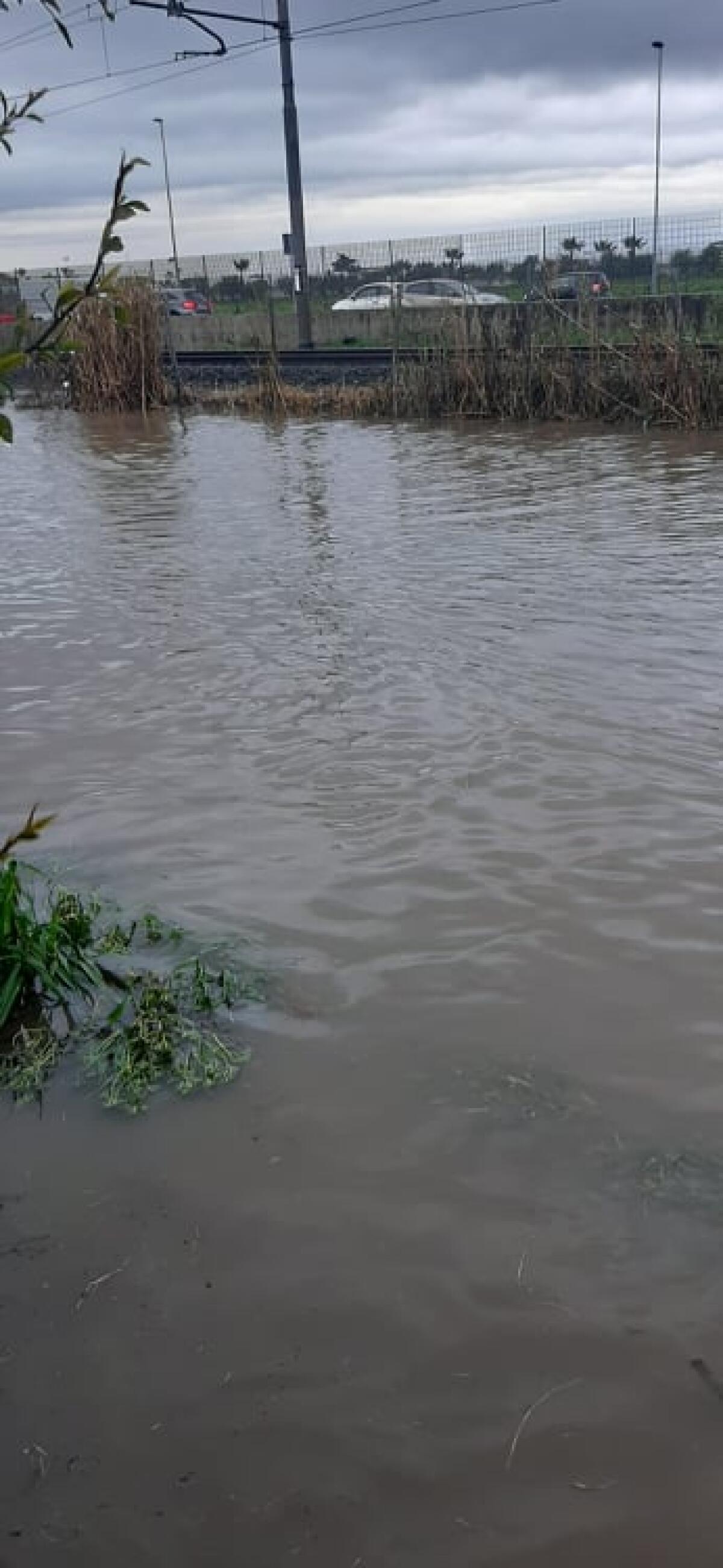 APRILIA - Il quartiere Casello 45 completamente allagato. Via Vesuvio impraticabile. Le FOTO - 