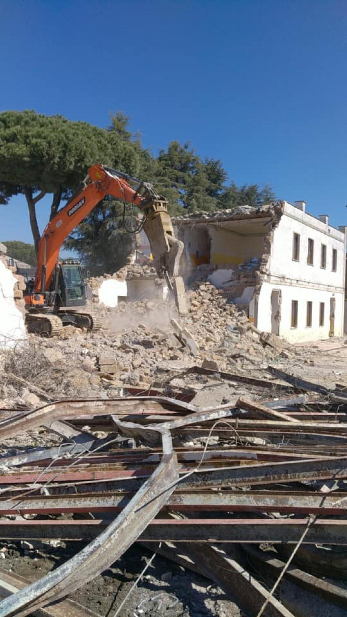 ALBANO – Conclusa la demolizione della scuola di via Torino, a Pavona. Ora al via i lavori per il nuovo edificio. - 