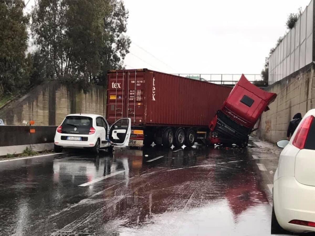 APRILIA - Incidente sulla Pontina, strada riaperta - 