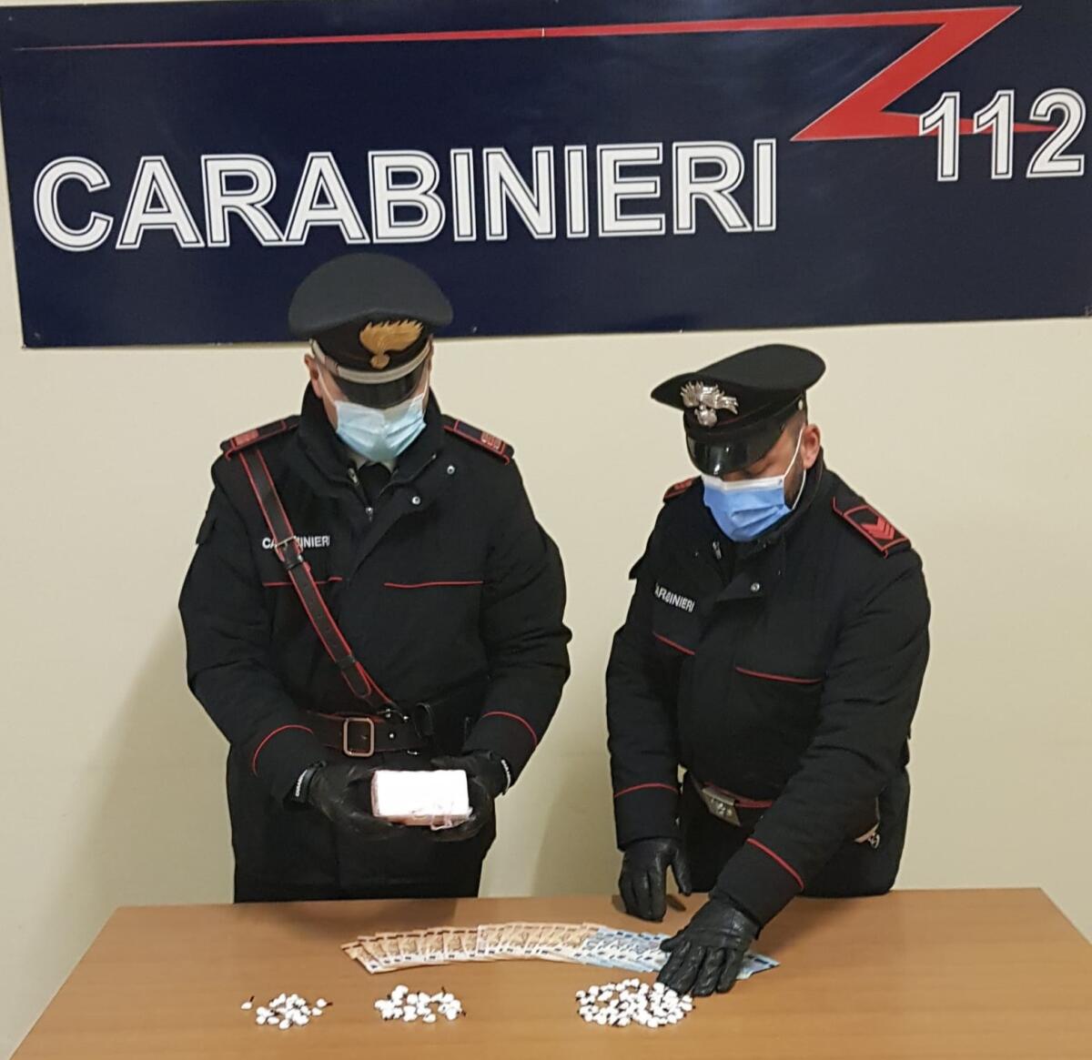 Nasconde in casa quasi mezzo chilo di cocaina: una ragazza di 27 anni arrestata dai Carabinieri a Torvaianica. - 