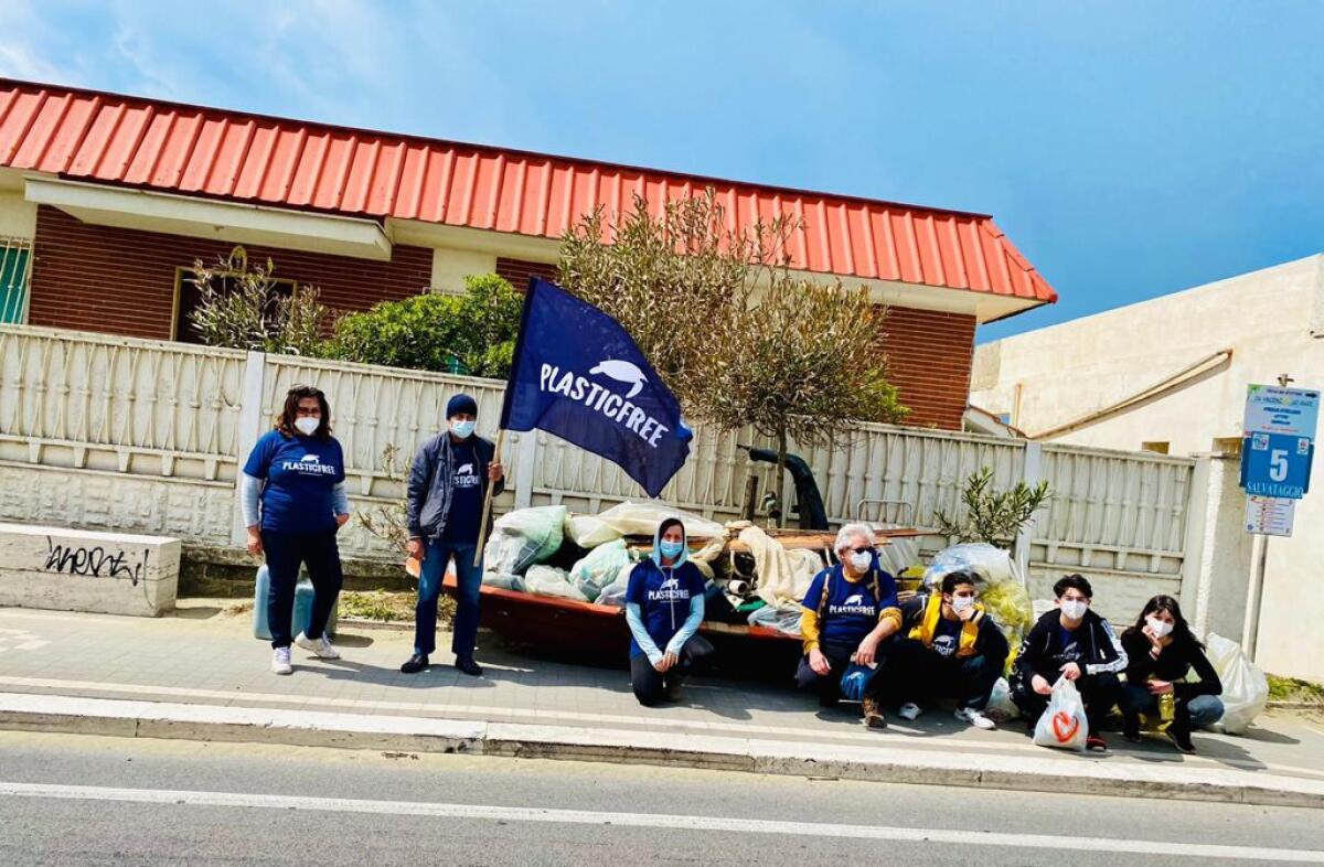 Plastic Free, volontari in azione sul lungomare degli Ardeatini FOTO - 