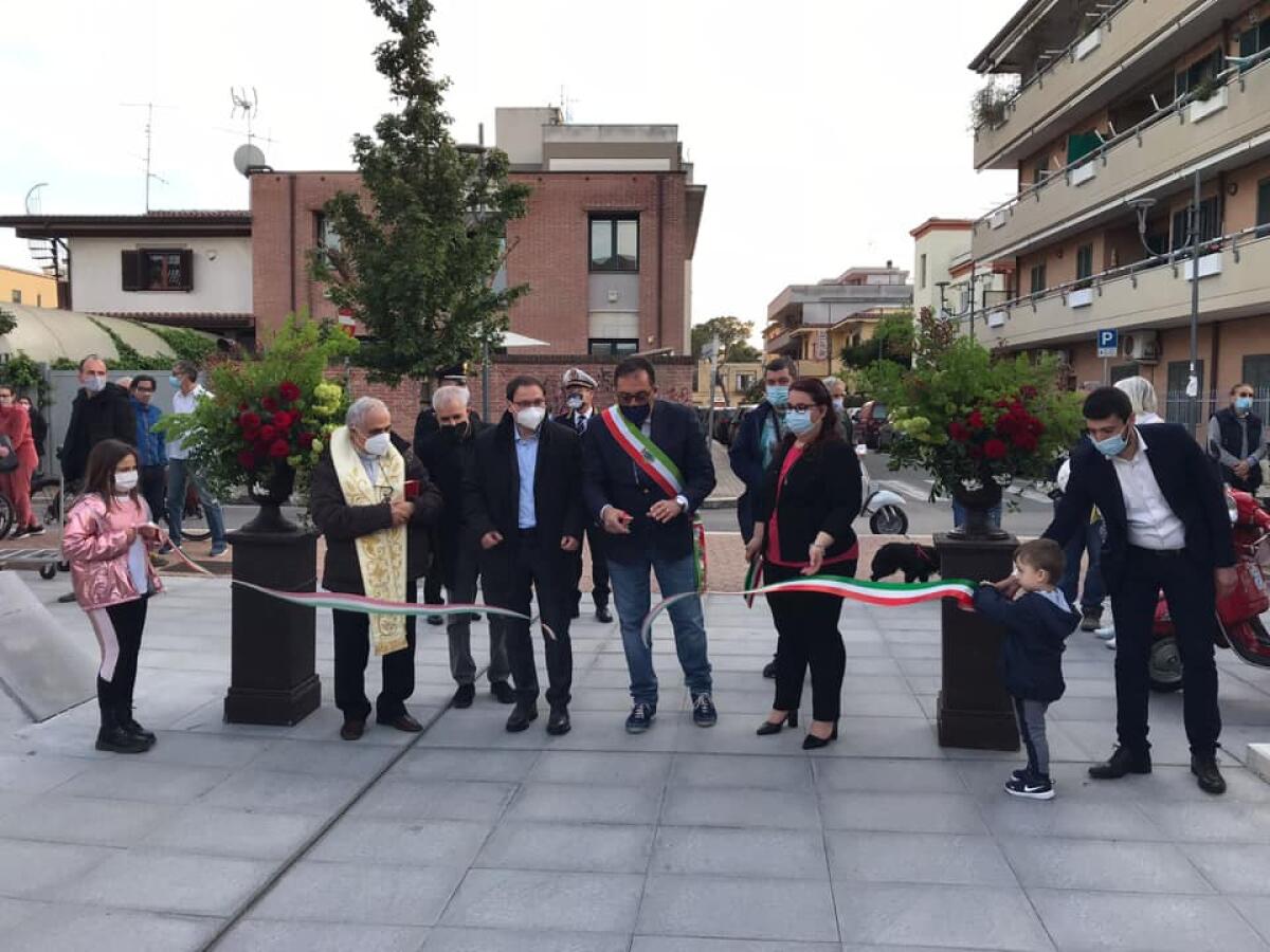 Aprilia ricorda la Liberazione e la Fondazione: taglio del nastro per la nuova piazza delle Erbe - 