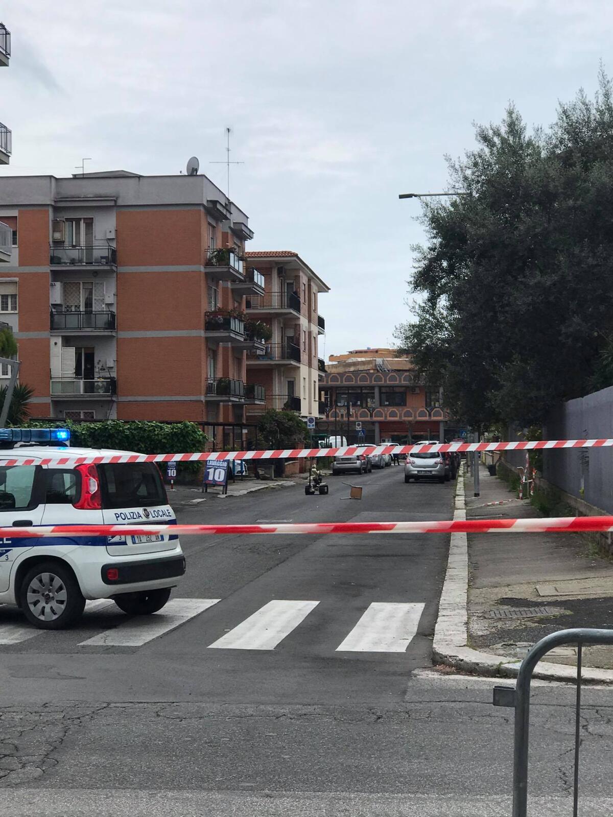 Pacco sospetto all'istituto Gramsci di Aprilia, intervengono gli artificieri: dentro non c'era nulla FOTO - 