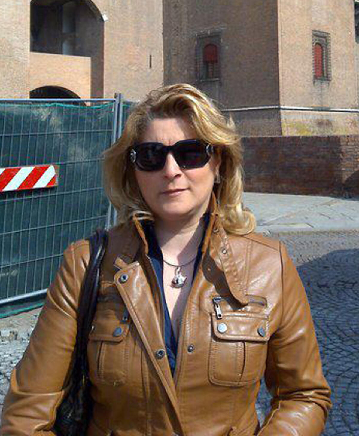 Uccisa dal marito a colpi di pistola, funerali a Marino e Sarno per Annamaria - 